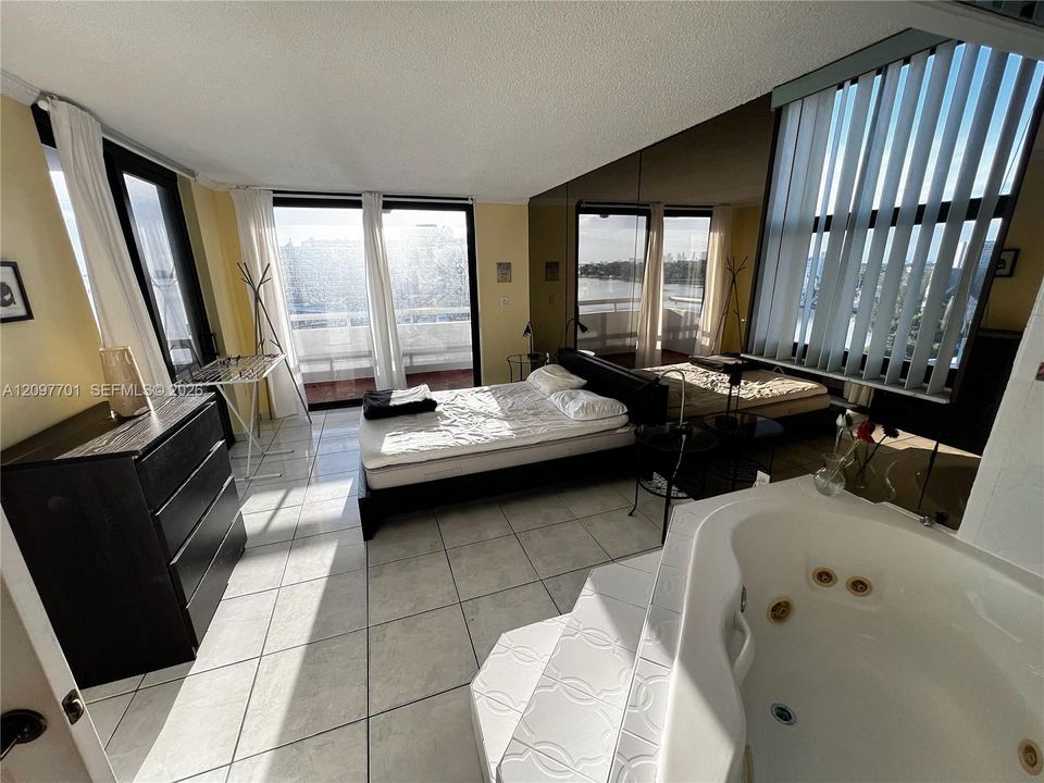 For Sale: $600,000 (2 beds, 2 baths, 1296 Square Feet)