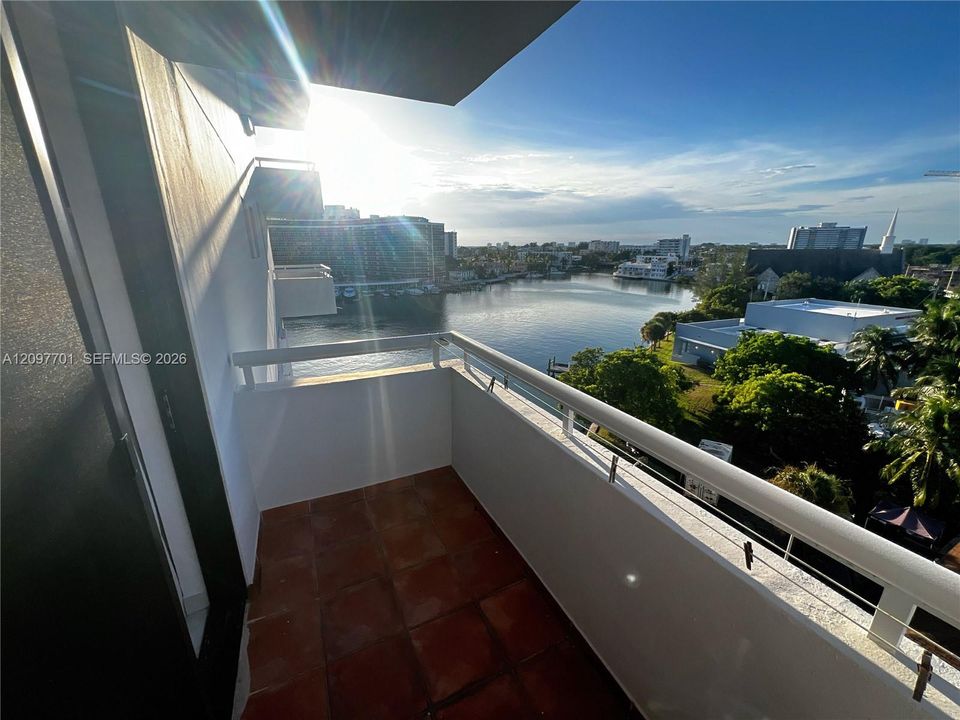 For Sale: $600,000 (2 beds, 2 baths, 1296 Square Feet)