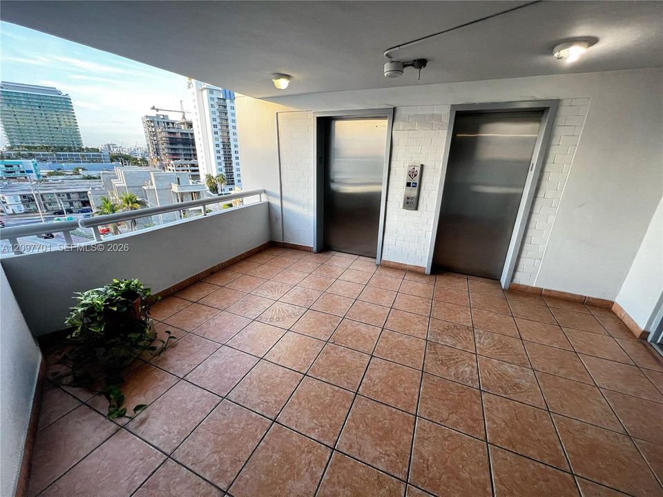 For Sale: $600,000 (2 beds, 2 baths, 1296 Square Feet)