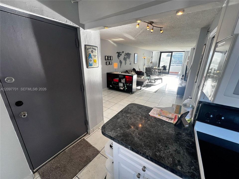For Sale: $600,000 (2 beds, 2 baths, 1296 Square Feet)