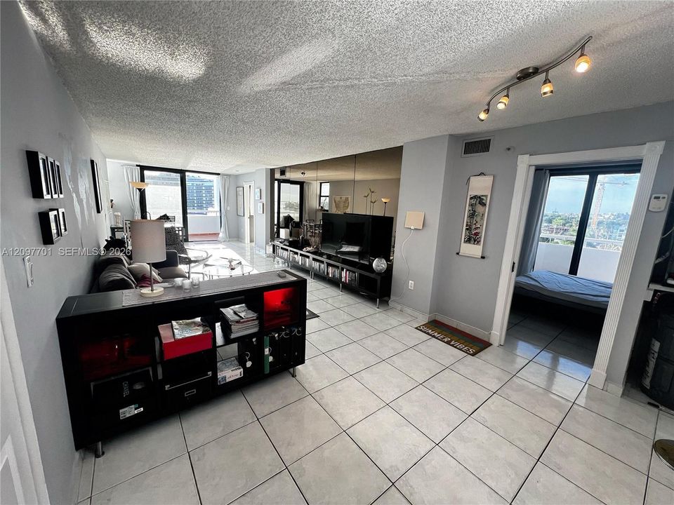 For Sale: $600,000 (2 beds, 2 baths, 1296 Square Feet)