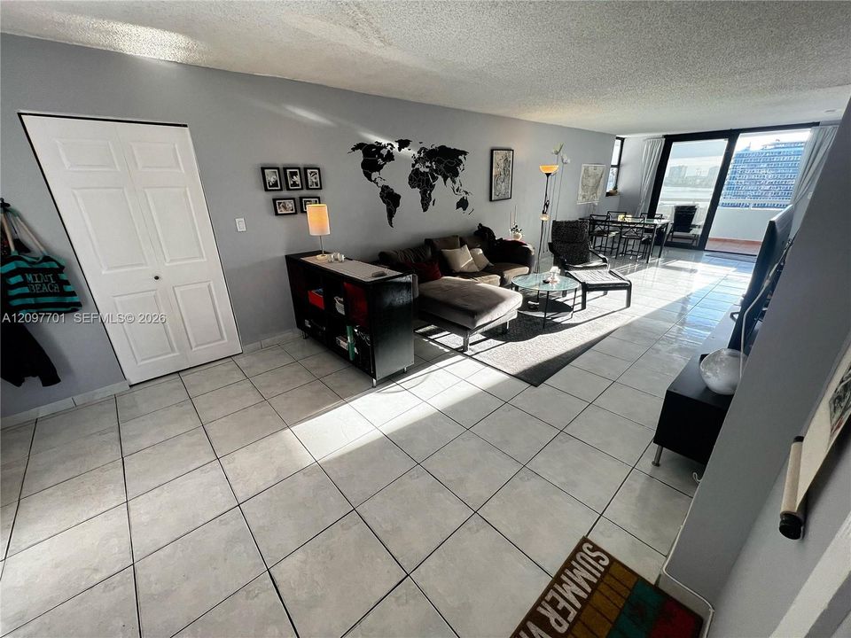 For Sale: $600,000 (2 beds, 2 baths, 1296 Square Feet)
