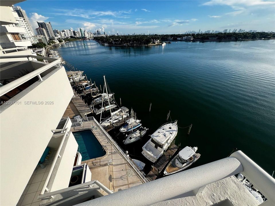 For Sale: $600,000 (2 beds, 2 baths, 1296 Square Feet)