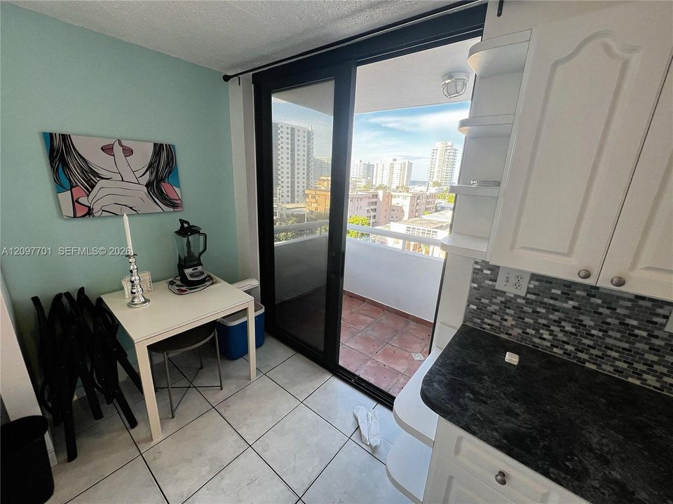 For Sale: $600,000 (2 beds, 2 baths, 1296 Square Feet)