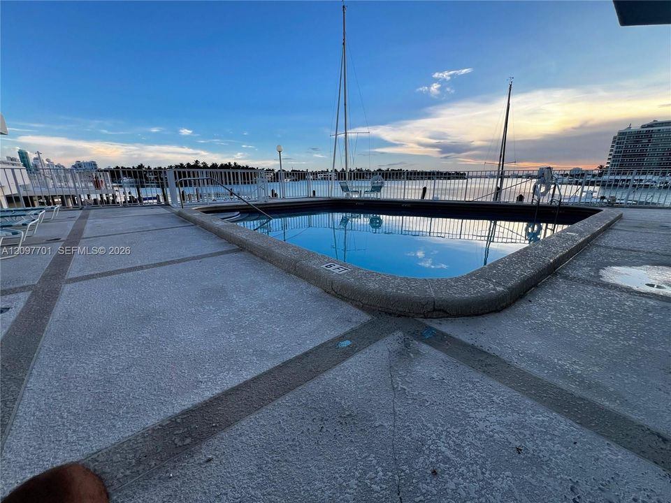 For Sale: $600,000 (2 beds, 2 baths, 1296 Square Feet)