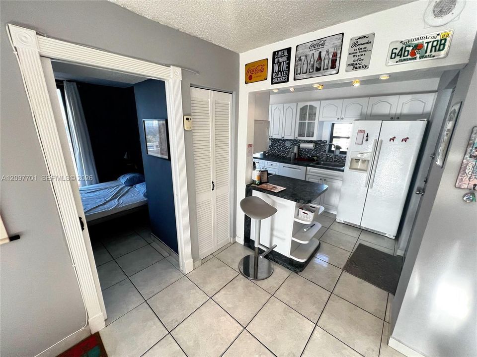 For Sale: $600,000 (2 beds, 2 baths, 1296 Square Feet)