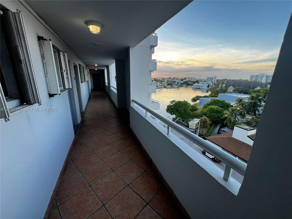 For Sale: $600,000 (2 beds, 2 baths, 1296 Square Feet)