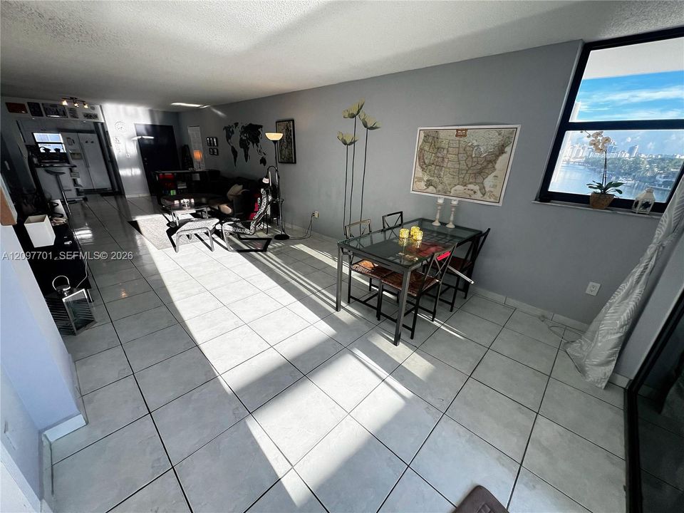 For Sale: $600,000 (2 beds, 2 baths, 1296 Square Feet)