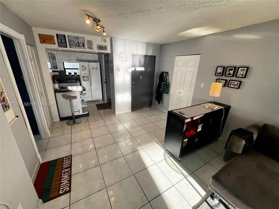 For Sale: $600,000 (2 beds, 2 baths, 1296 Square Feet)