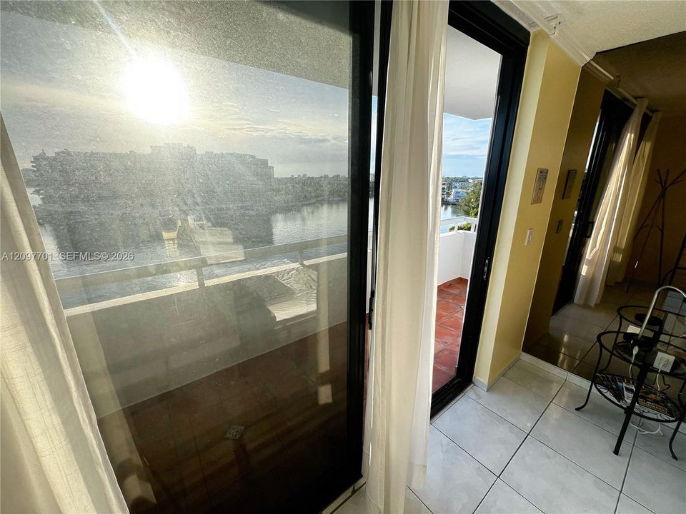 For Sale: $600,000 (2 beds, 2 baths, 1296 Square Feet)