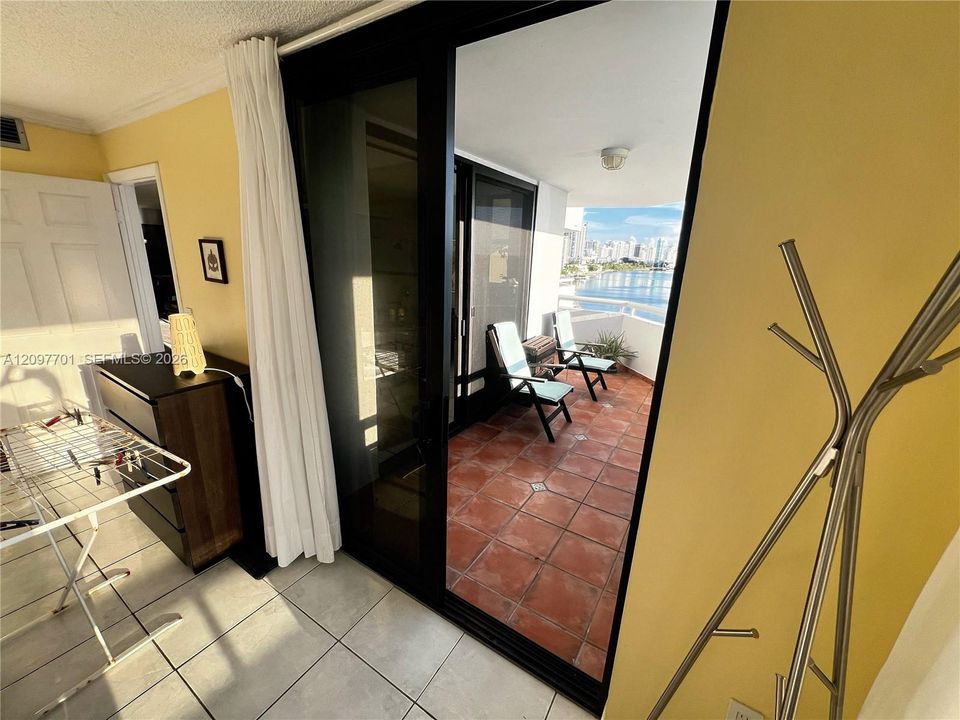 For Sale: $600,000 (2 beds, 2 baths, 1296 Square Feet)