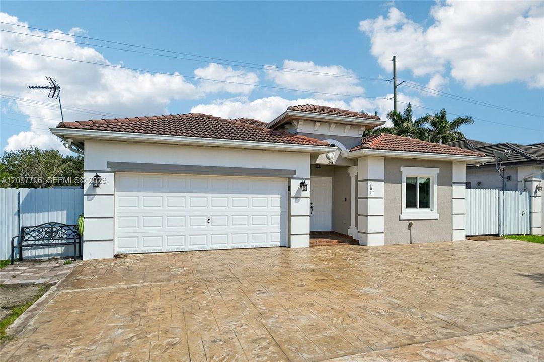 На продажу: $700,000 (4 спален, 2 ванн, 1597 Квадратных фут)