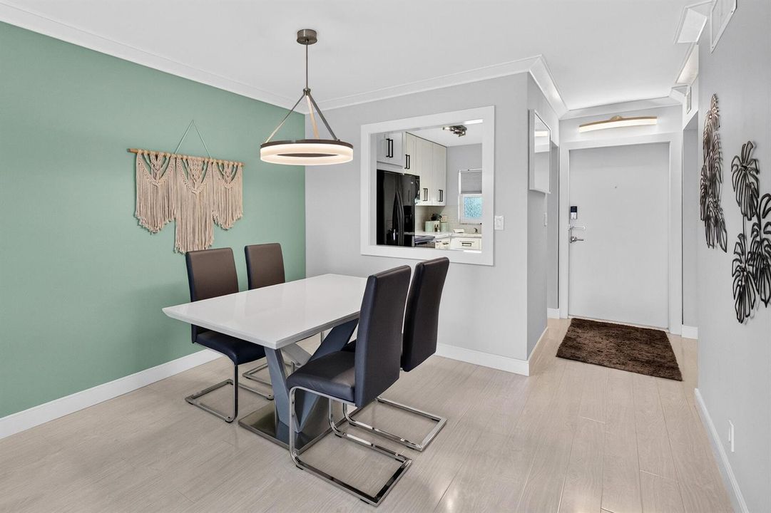 10 Dining Kitchen