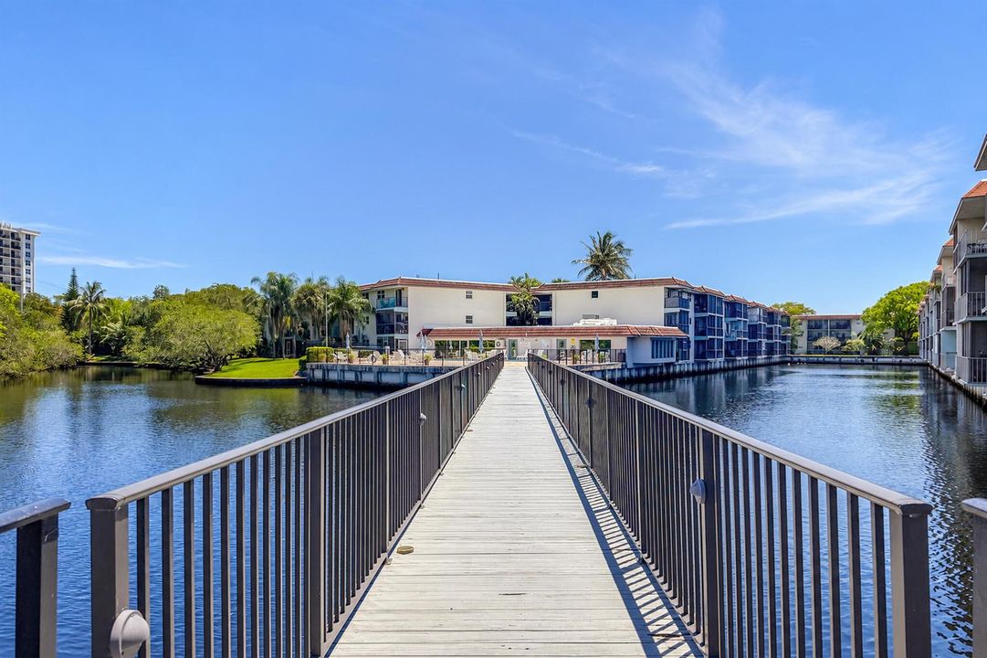 36 Bridge to Clubhouse