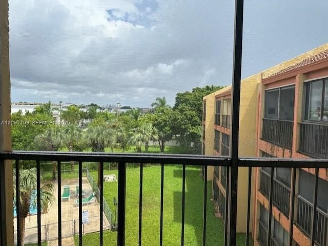 For Rent: $1,975 (1 beds, 1 baths, 667 Square Feet)