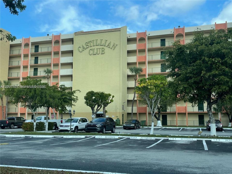 For Rent: $1,975 (1 beds, 1 baths, 667 Square Feet)