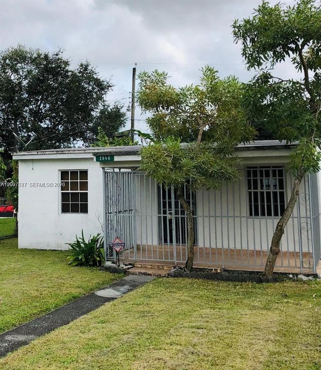 For Rent: $2,200 (2 beds, 1 baths, 664 Square Feet)