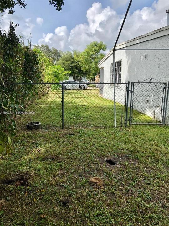 For Rent: $2,200 (2 beds, 1 baths, 664 Square Feet)