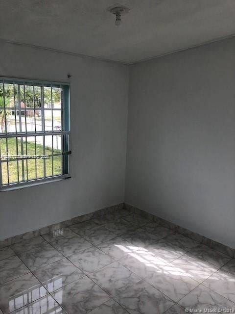 For Rent: $2,200 (2 beds, 1 baths, 664 Square Feet)