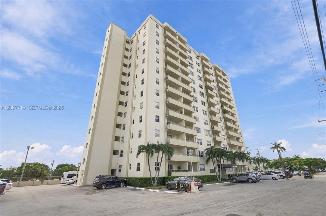 For Rent: $1,600 (1 beds, 1 baths, 690 Square Feet)