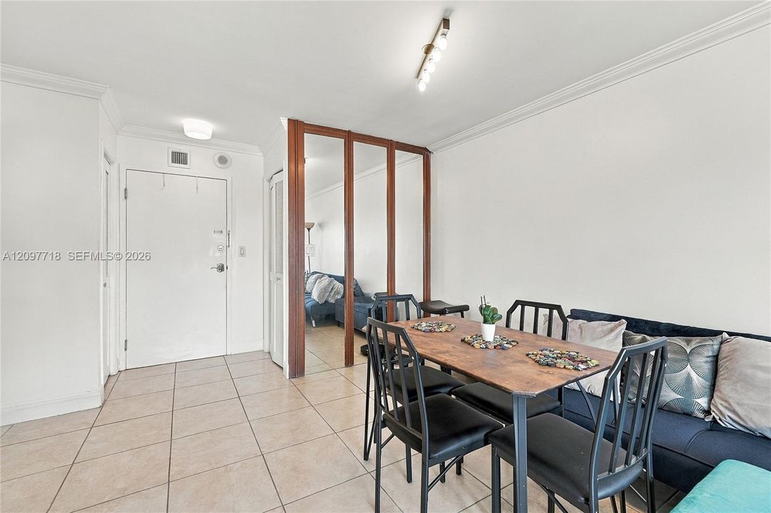 For Rent: $1,600 (1 beds, 1 baths, 690 Square Feet)