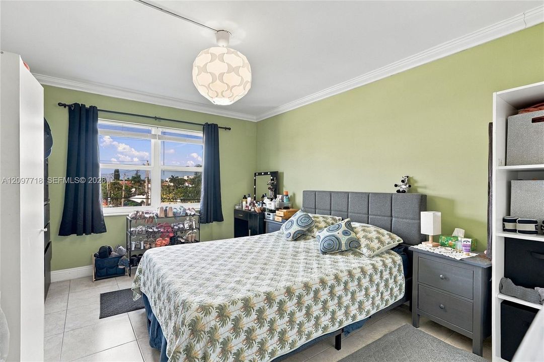 For Rent: $1,600 (1 beds, 1 baths, 690 Square Feet)