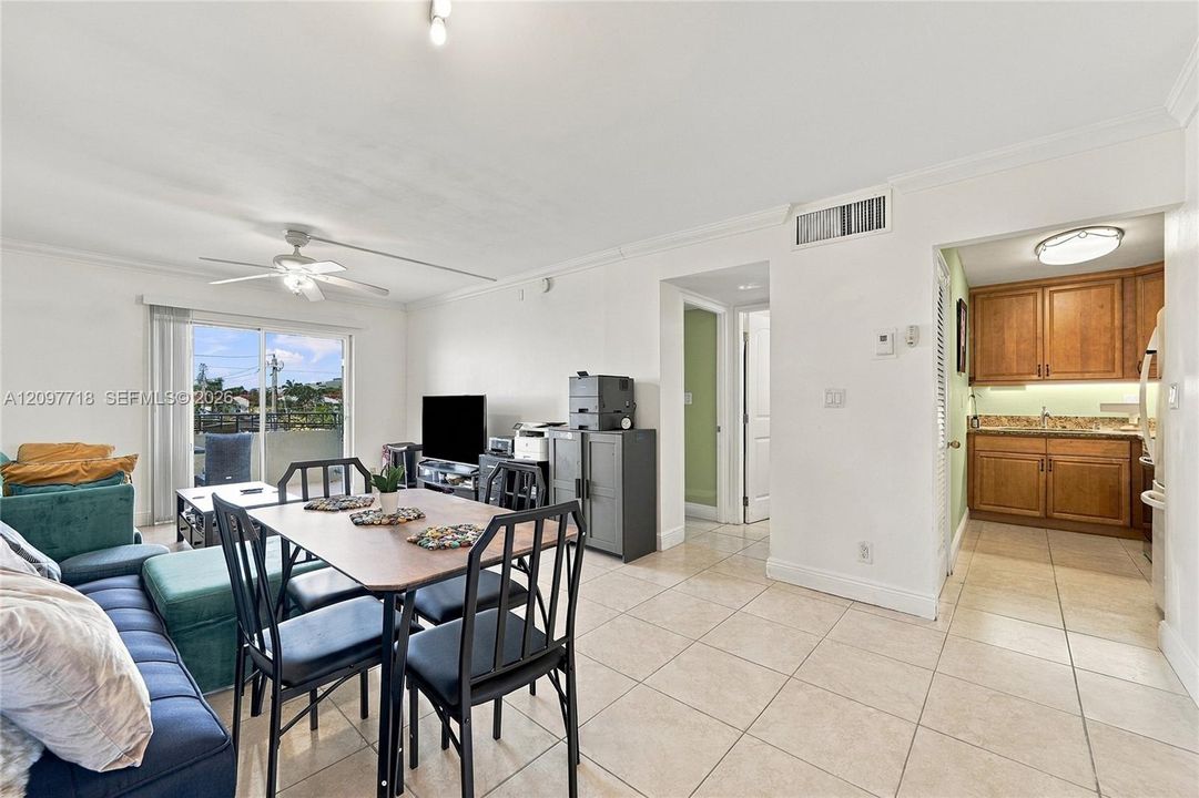 For Rent: $1,600 (1 beds, 1 baths, 690 Square Feet)