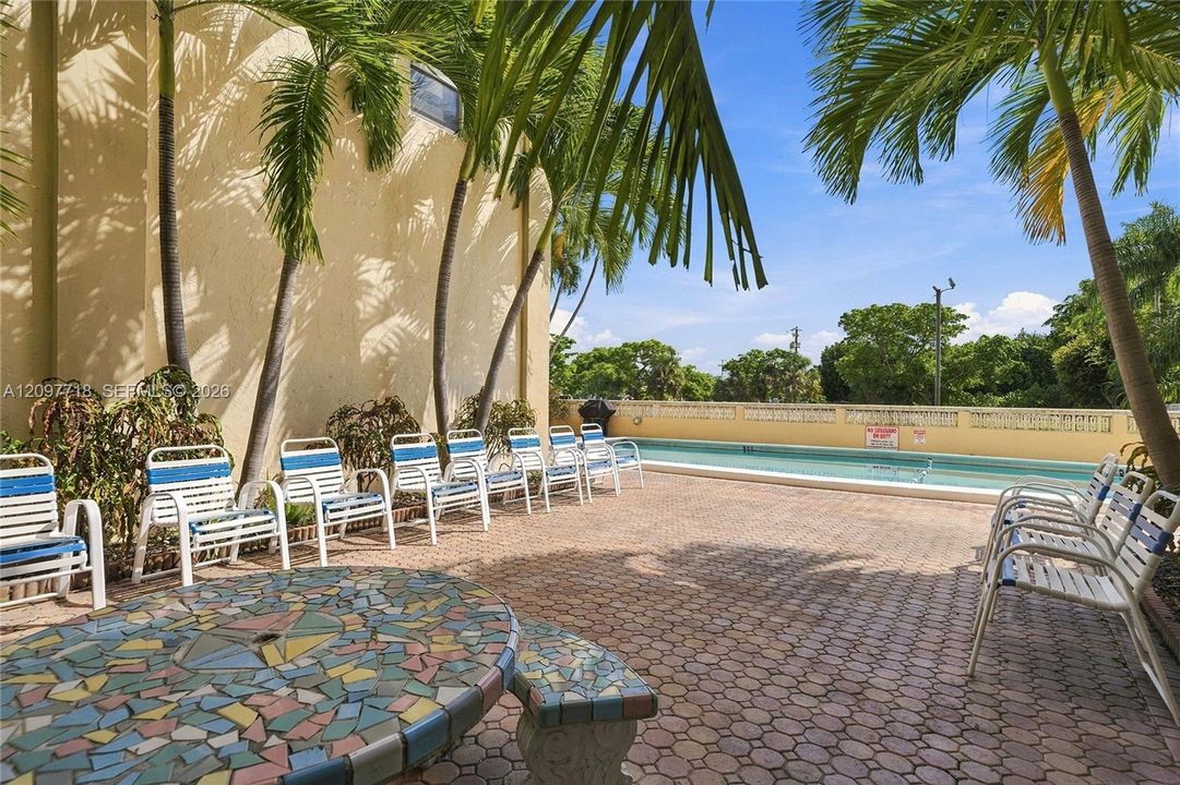 For Rent: $1,600 (1 beds, 1 baths, 690 Square Feet)
