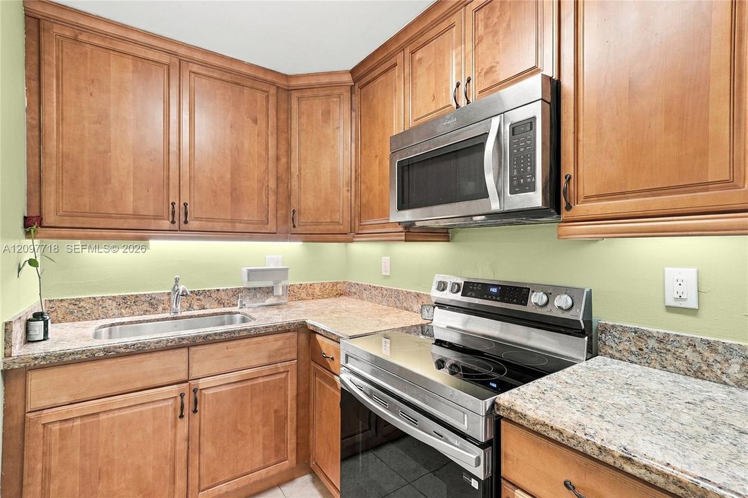 For Rent: $1,600 (1 beds, 1 baths, 690 Square Feet)