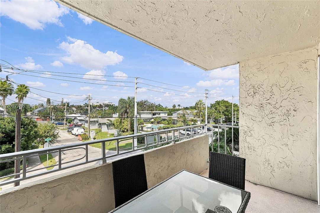 For Rent: $1,600 (1 beds, 1 baths, 690 Square Feet)