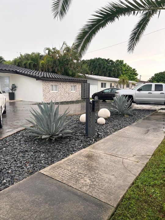 For Sale: $850,000 (4 beds, 3 baths, 1436 Square Feet)