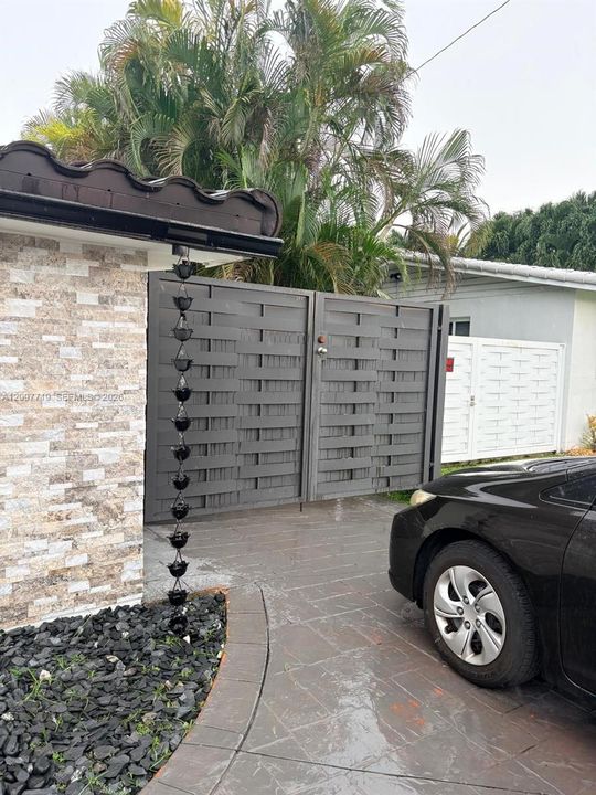 For Sale: $850,000 (4 beds, 3 baths, 1436 Square Feet)