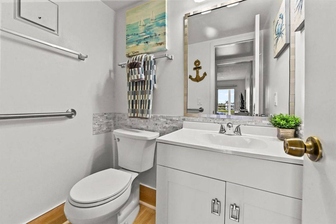 16 Bathroom 01