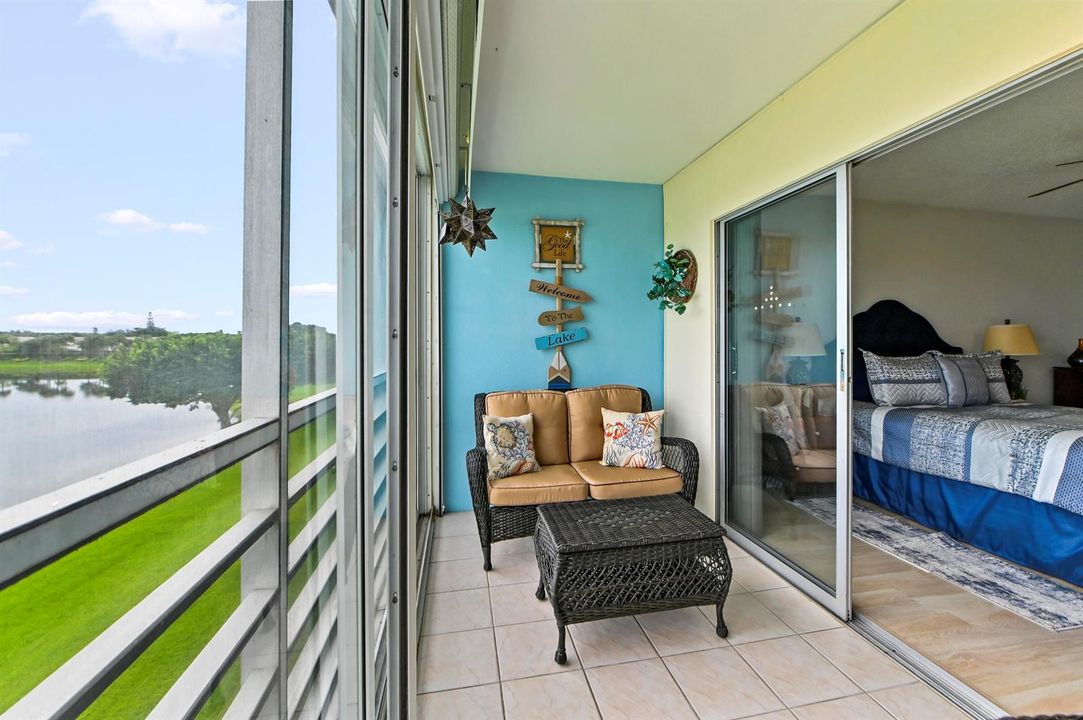 20 Balcony 01