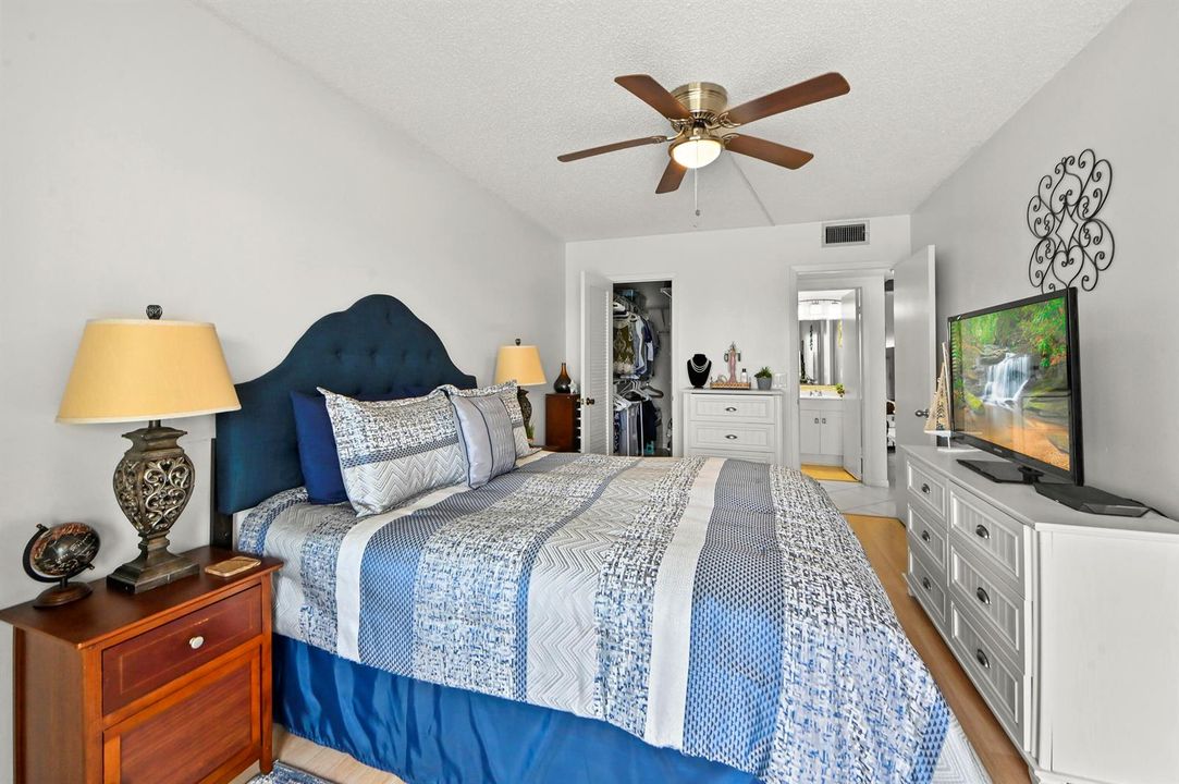 18 Bedroom 02
