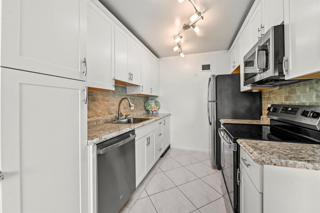 11 Kitchen 01