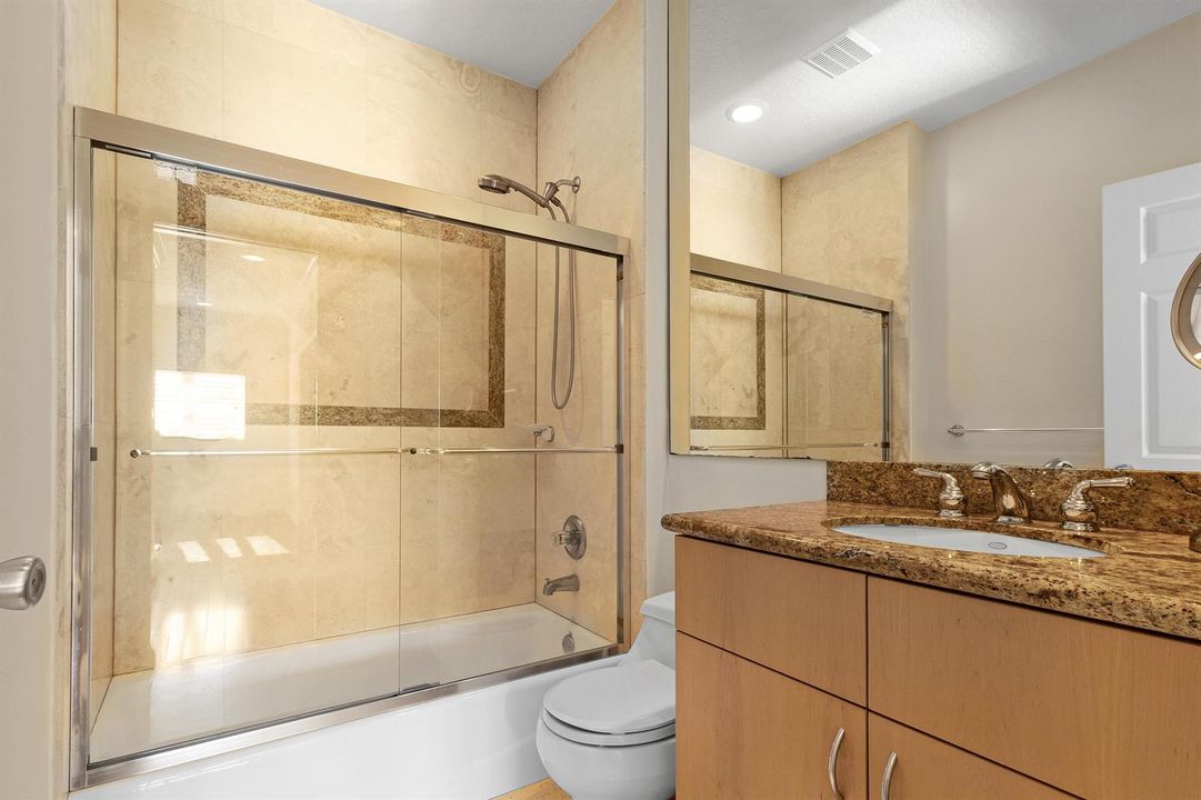 30_hd-4517 ne 21st ave apt 4 -30