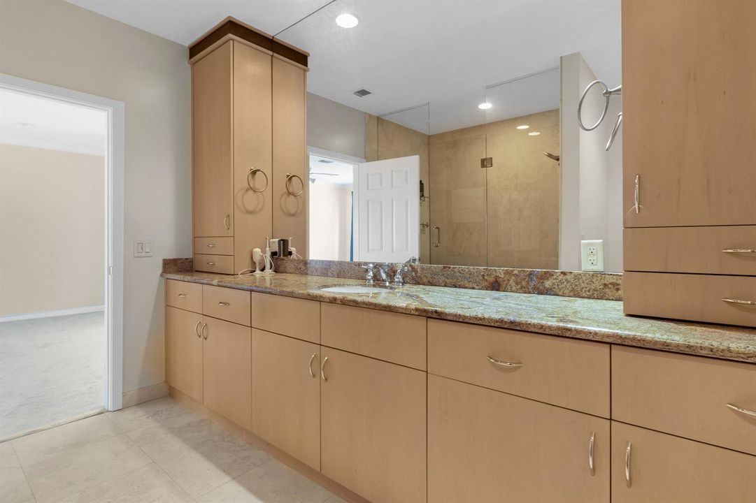 23_hd-4517 ne 21st ave apt 4 -23