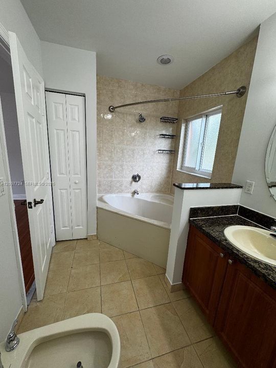 For Rent: $3,200 (3 beds, 2 baths, 1735 Square Feet)