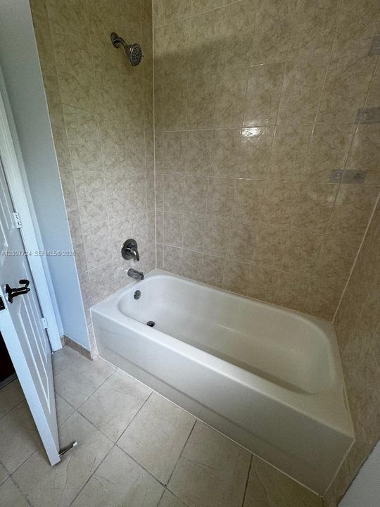 For Rent: $3,200 (3 beds, 2 baths, 1735 Square Feet)
