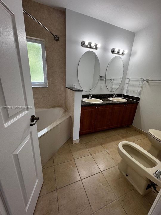 For Rent: $3,200 (3 beds, 2 baths, 1735 Square Feet)