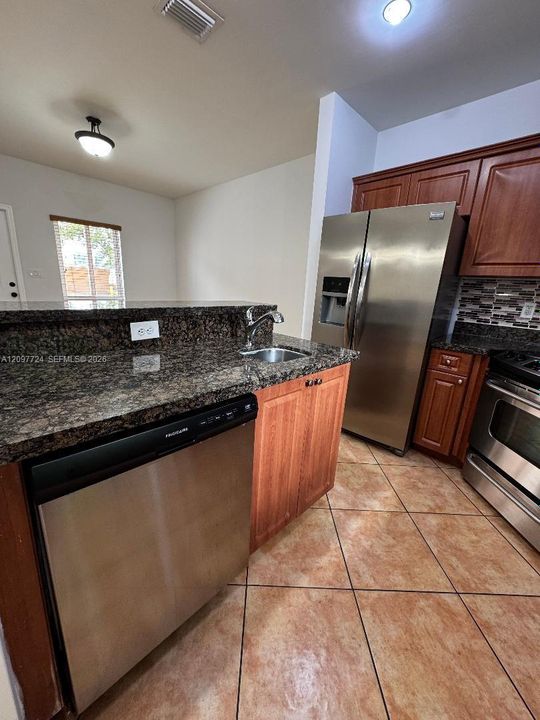 For Rent: $3,200 (3 beds, 2 baths, 1735 Square Feet)