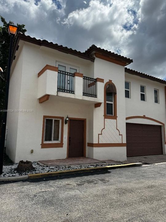 For Rent: $3,200 (3 beds, 2 baths, 1735 Square Feet)