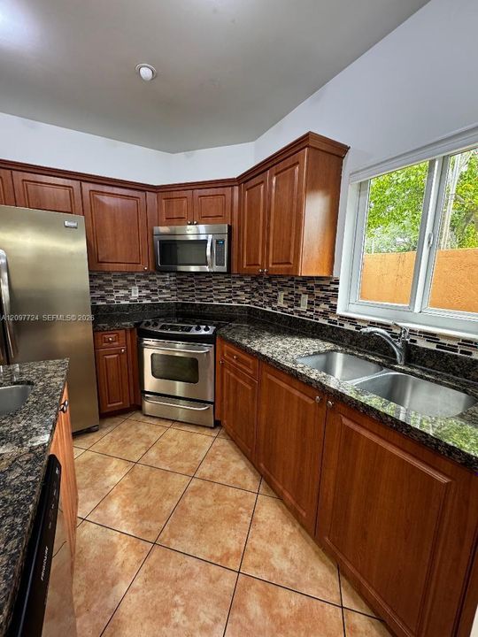 For Rent: $3,200 (3 beds, 2 baths, 1735 Square Feet)