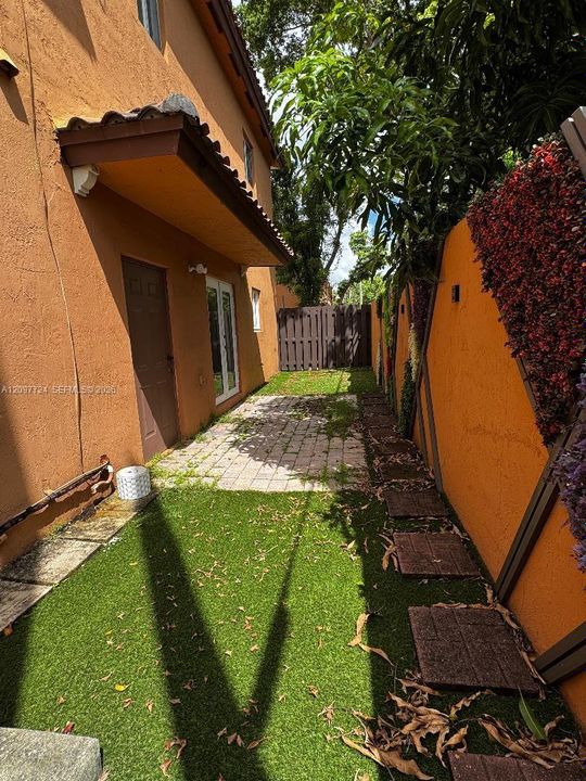 For Rent: $3,200 (3 beds, 2 baths, 1735 Square Feet)