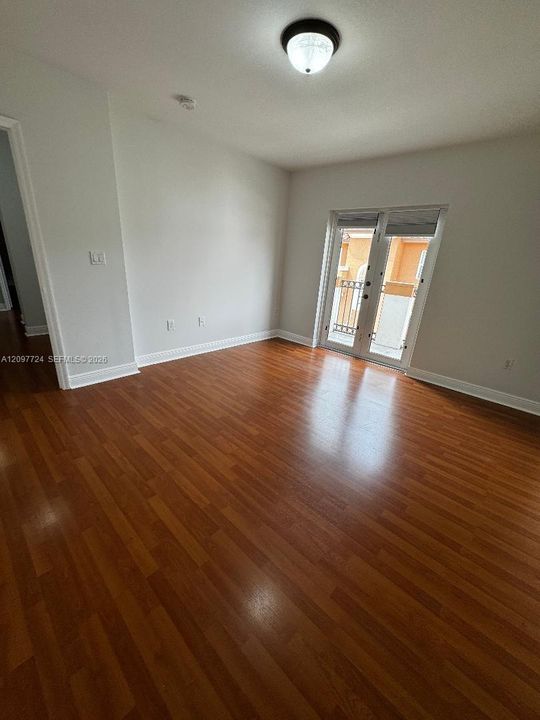 For Rent: $3,200 (3 beds, 2 baths, 1735 Square Feet)