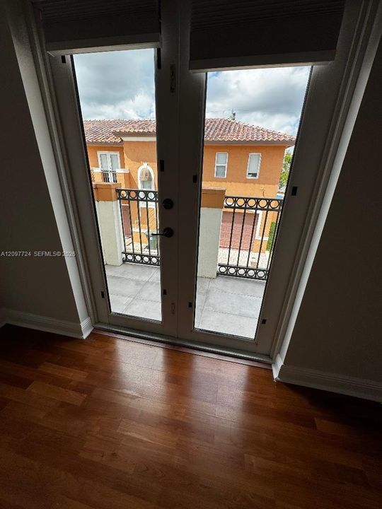For Rent: $3,200 (3 beds, 2 baths, 1735 Square Feet)