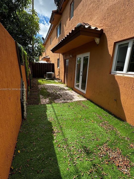 For Rent: $3,200 (3 beds, 2 baths, 1735 Square Feet)