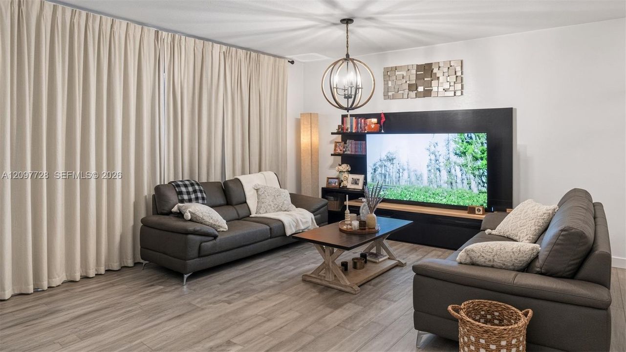 For Sale: $535,000 (4 beds, 2 baths, 2077 Square Feet)