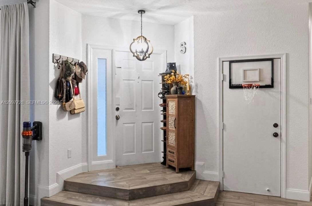 For Sale: $535,000 (4 beds, 2 baths, 2077 Square Feet)